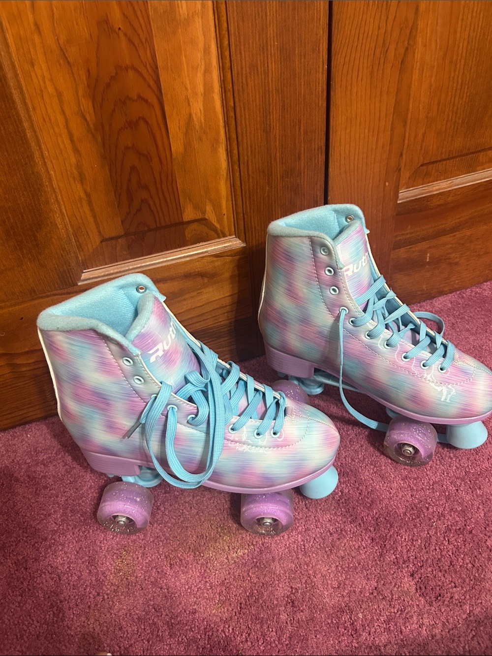 Pastel Rainbow Womens size 8 Quad Roller Skates - Light Blue & Pink